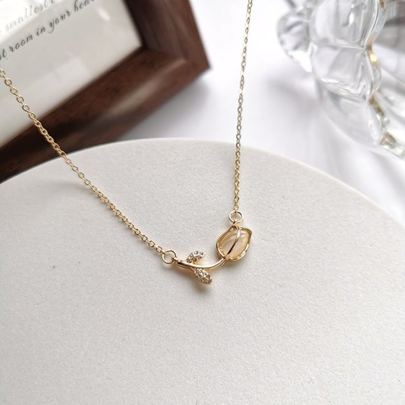 Golden Rose Tulips Flower Rosebud Necklace - Picture 8 of 10